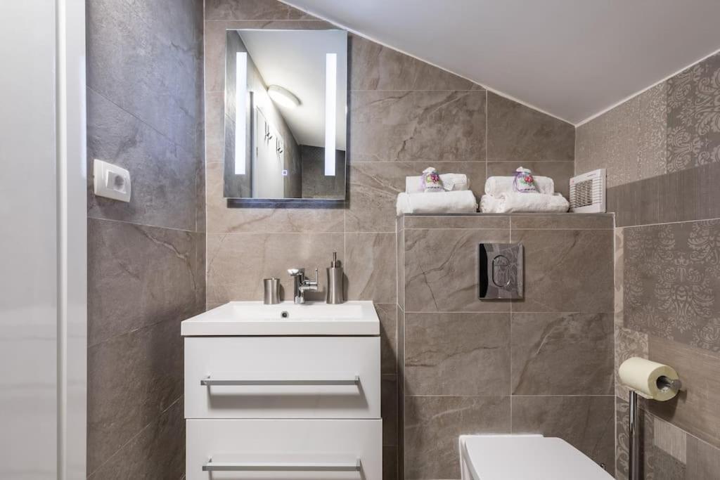 Elegant Residence Rooms & Apartments Сплит Екстериор снимка