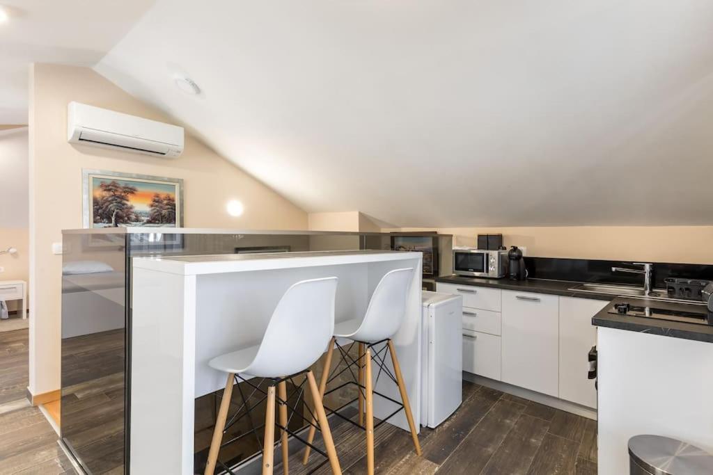 Elegant Residence Rooms & Apartments Сплит Екстериор снимка