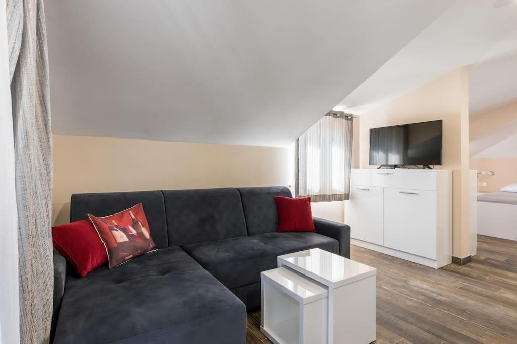 Elegant Residence Rooms & Apartments Сплит Екстериор снимка